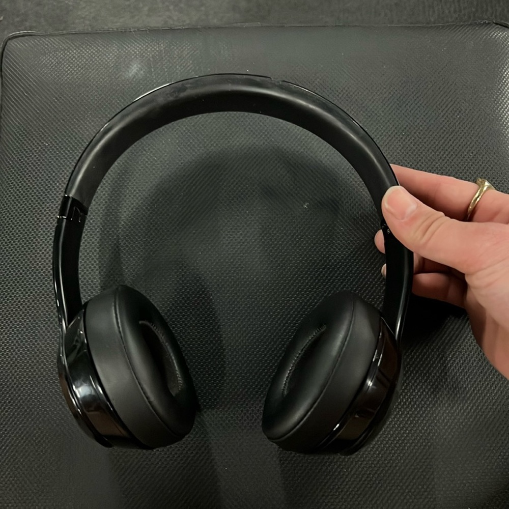 Beats solo 1 headphones